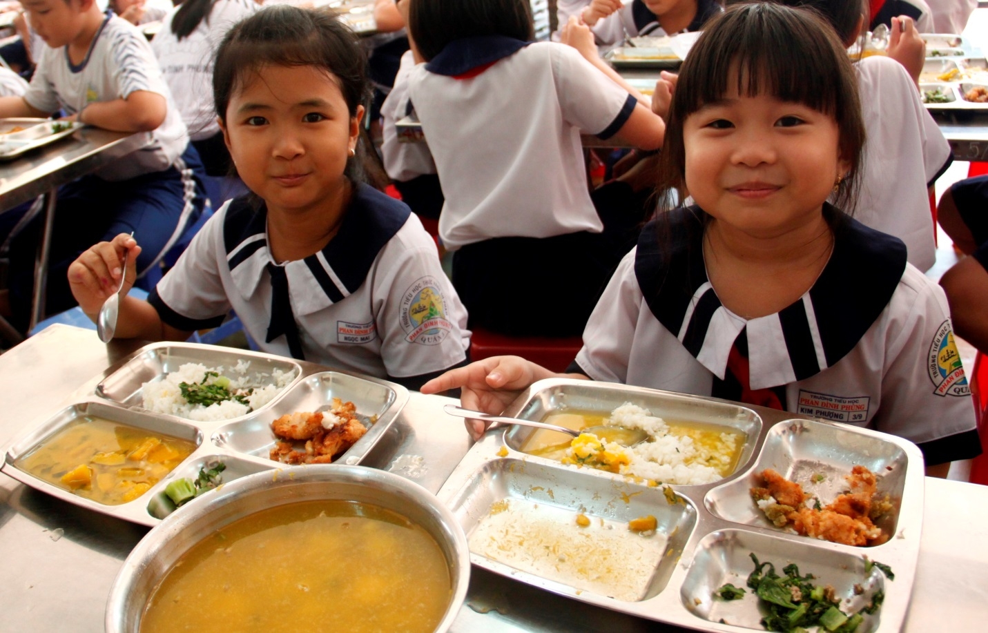 Để bữa ăn học đường an toàn: Cần tăng quyền giám sát của phụ huynh (21/3/2019)